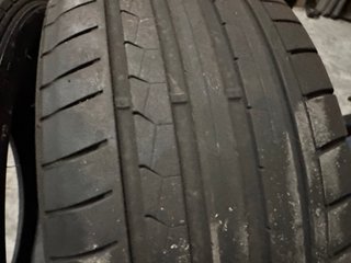 Neumático Dunlop 245 35 20