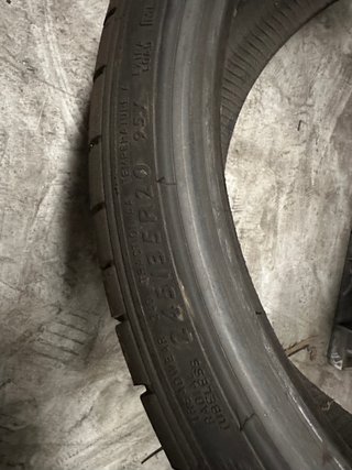 Neumático Dunlop 245 35 20
