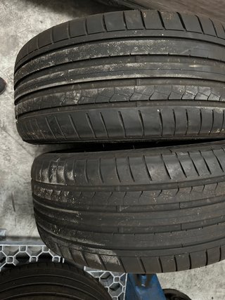 Neumático Dunlop 245 35 20
