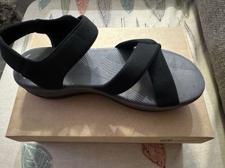 Zapatos Clarks Cloudsteppers Talla 39 Negros