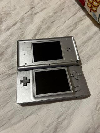 Nintendo DS Gris (sin batería ni lápiz)