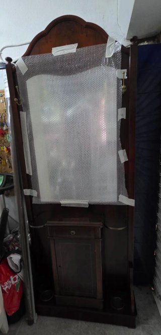 Entradita de madera y cristal