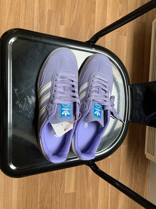 Adidas Mujer Talla 39 1/3 Moradas