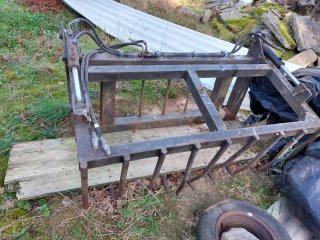 Tractor Deutz Fahr DX con pala y pincho