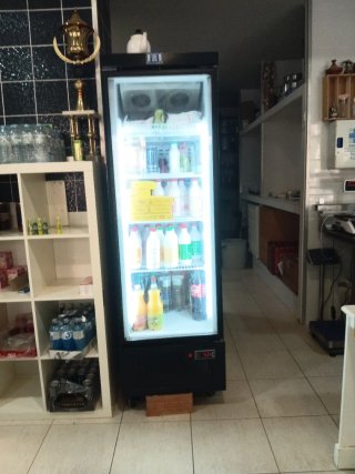 Nevera expositora de bebidas