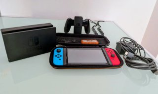 Nintendo Switch + Funda Naruto + Accesorios