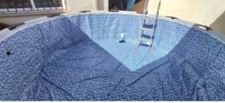Piscina hinchable y escalera
