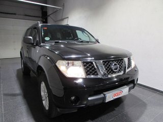 Nissan Pathfinder 2.5 DCI SE 7 PLZ