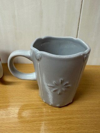 Tazas de cerámica rosa y gris