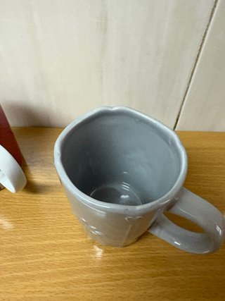 Tazas de cerámica rosa y gris