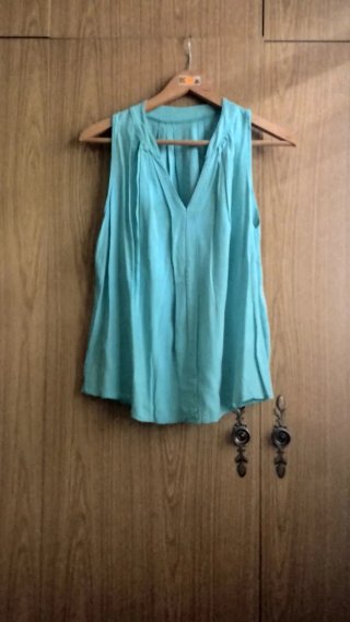 Blusa verde sin mangas talla S