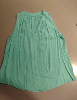 Blusa verde sin mangas talla S