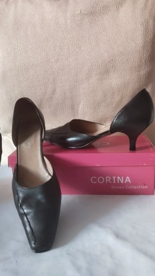 Zapatos de piel Corina negros