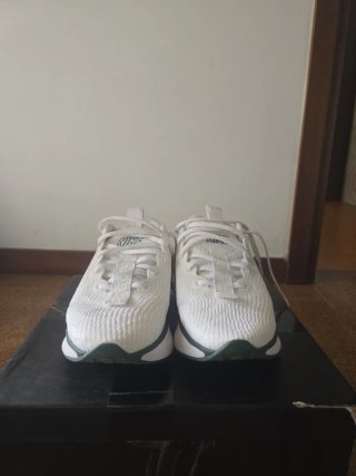 Scarpe Nike da camminata bianche e verdi