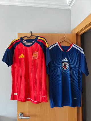 Camisetas de fútbol Adidas España y Japón