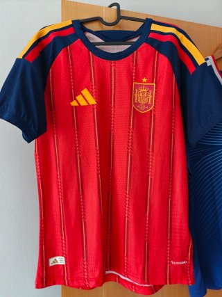Camisetas de fútbol Adidas España y Japón