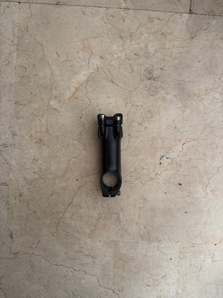 Potencia de bicicleta negra