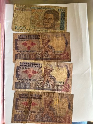 4 Banconote 1000 Ariary Madagascar