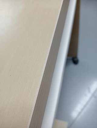 Mesa escritorio madera y blanco