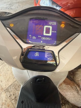 Honda sh 125 i  13600 km.muy cuidada