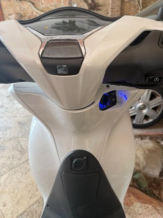 Honda sh 125 i  13600 km.muy cuidada