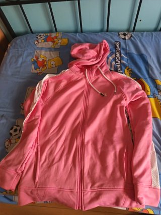 Sudadera Under Armour rosa con capucha