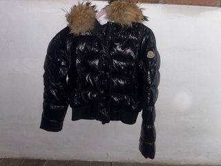 Chaqueta Moncler Negra con Capucha