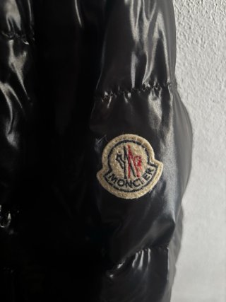 Chaqueta Moncler Negra con Capucha