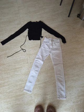 Conjunto: Blusa Negra y Pantalón Blanco