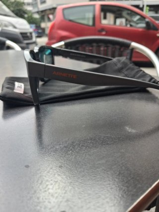Gafas de sol Arnette grises y rosas