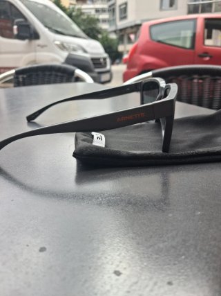 Gafas de sol Arnette grises y rosas