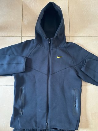Conjunto Nike NOCTA Negro y Dorado