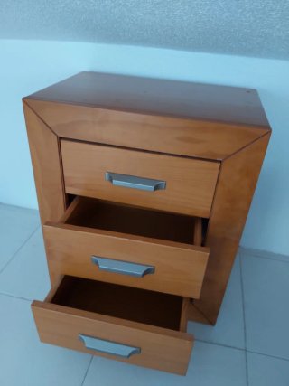 Cabecero y 2 mesillas de madera