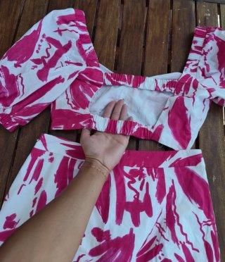 Conjunto Bershka Top y Falda Estampado Floral