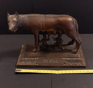 Lupa Capitolina con Romolo e Remo