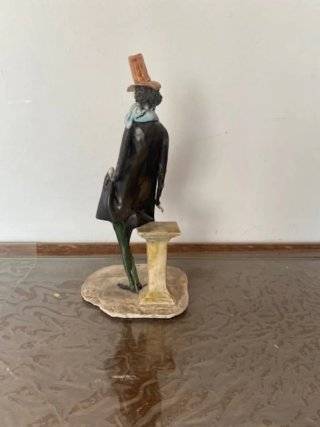 Figura cerámica esmaltada hombre sombrero