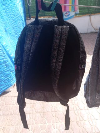 Mochila plateada con estampado LOVE