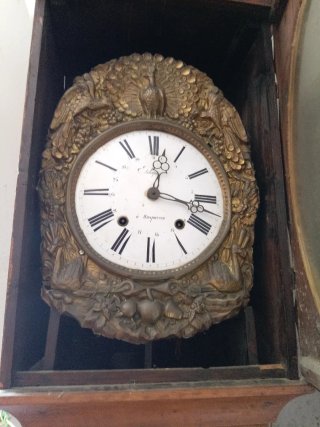 Reloj de pie antiguo de madera