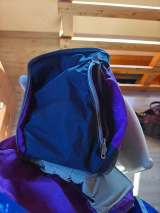 Mochila lila grande con bolsillos