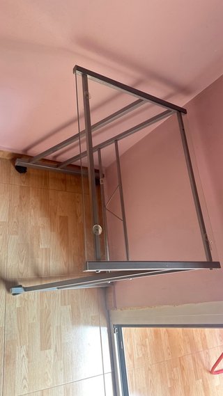Mesa para TV u ordenador con ruedas