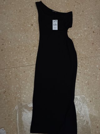 Vestido negro asimétrico
