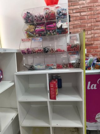 Mueble expositor blanco