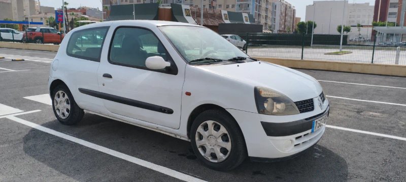 Renault Clio 2002 - foto 1