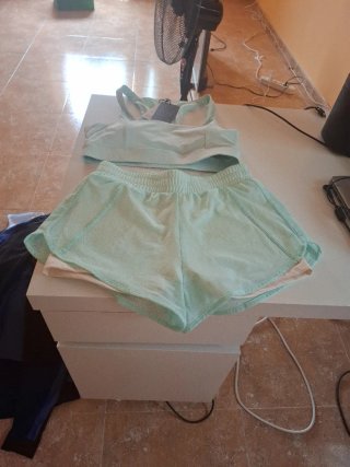 Conjunto deportivo top y shorts