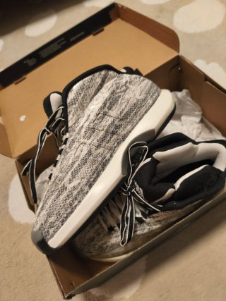 Zapatillas Adidas Gris y Blanco
