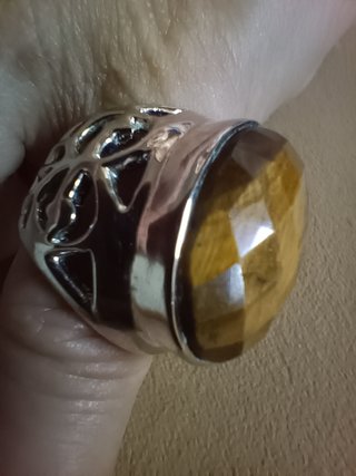 Anillo plata con piedra tallada de ojo de trigre