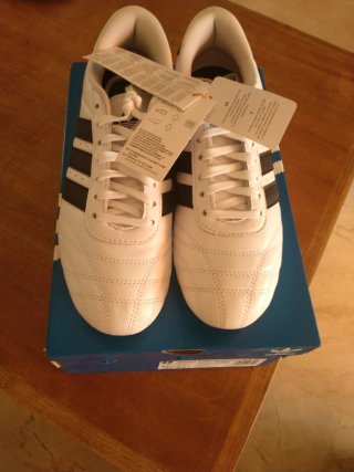 Zapatillas Adidas Blancas y Negras
