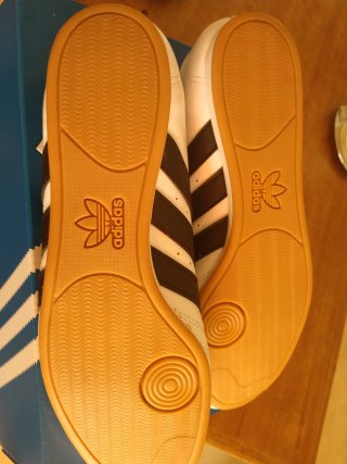 Zapatillas Adidas Blancas y Negras