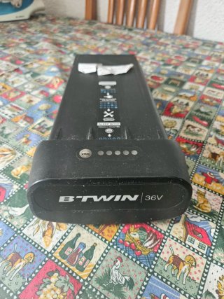 Bicicleta eléctrica B-TWIN con batería