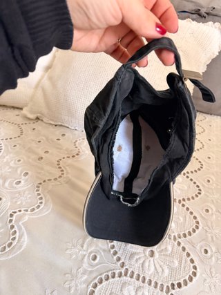 Gorra ajustable negra
